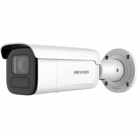 Cámara tipo bullet IP 8MP PoE, varifocal motorizada, anti-corrosión, protección NEMA 4X, AcuSense